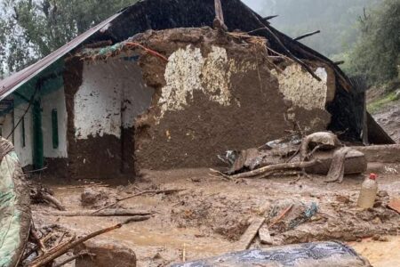 صرف مساعدات مالية للمتضررين من الفيضانات تصل إلى 140 ألف درهم لإعادة البناء