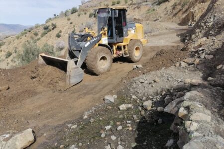 المجلس الإقليمي يباشر أشغال إصلاح الطرق المتضررة بدواوير كاف الغار