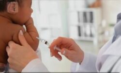 المديرية الجهوية للصحة و الحماية الاجتماعية بجهة فاس مكناس تشارك في دورة تكوينية حول السلامة التلقيحية و ضمان مأمونية اللقاحات 