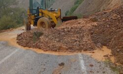 تعبئة قصوى يقودها عامل إقليم تازة، لتأمين المحاور الطرقية جراء التساقطات المطرية.