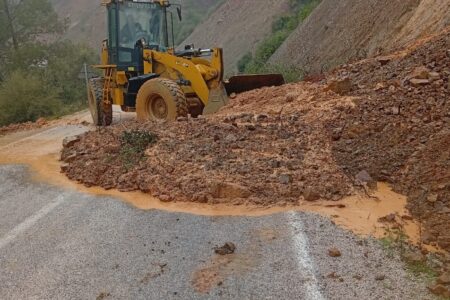 تعبئة قصوى يقودها عامل إقليم تازة، لتأمين المحاور الطرقية جراء التساقطات المطرية.