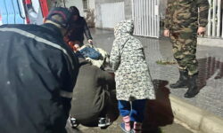 زهير جمالي قائد المقاطعة الحضرية الثانية يسهر على تسهيل نقل وتنقل الأسر المضررة من الفيضانات إلى مراكز الإيواء