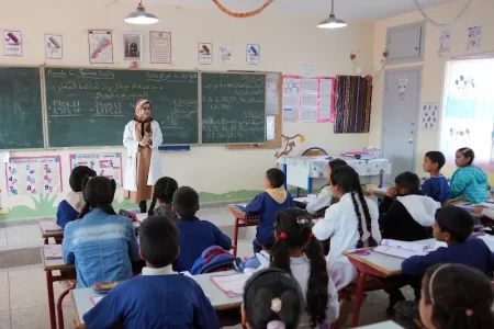 تداخل العطلة البينية الثالثة مع عيد الفطر يثير جدلاً واسعاً في الوسط التعليمي ويصل إلى البرلمان