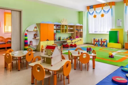 دمج الحضانات غير المهيكلة في النظام العمومي خطوة نحو العدالة التعليمية